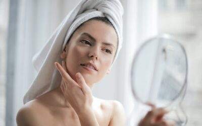Mastering Anti-Aging Skincare: The Benefits of Combining Chemical Peels and Microdermabrasion